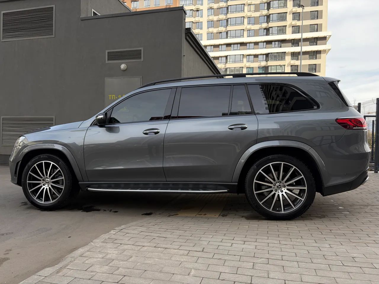 Mercedes-Benz GLS - фото 23