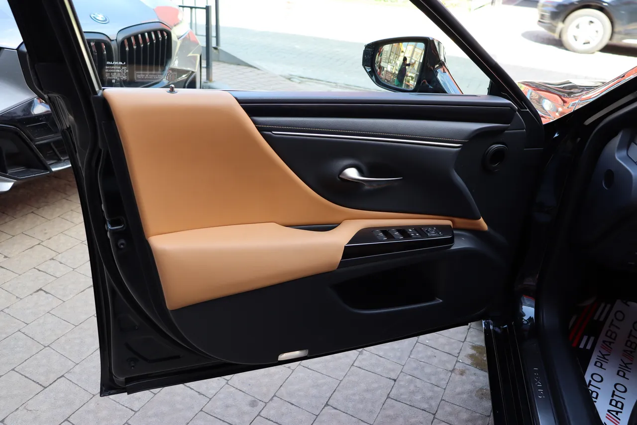 Lexus ES - фото 12