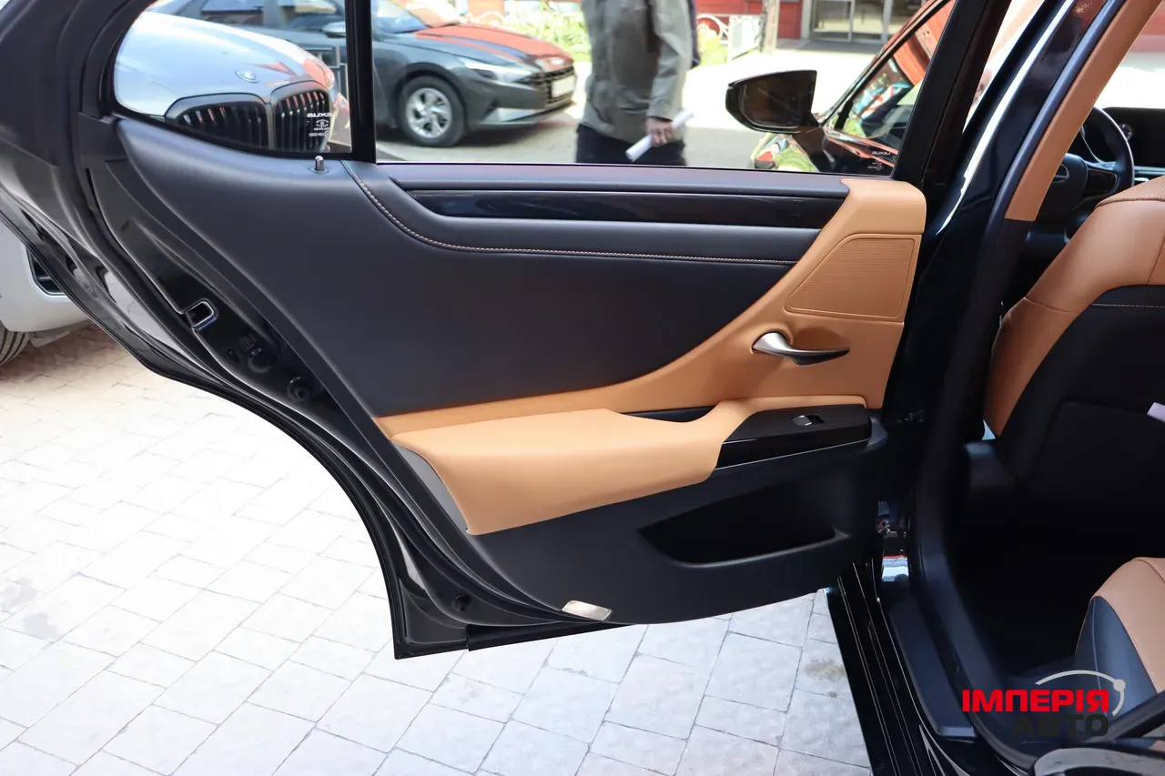 Lexus ES - фото 30