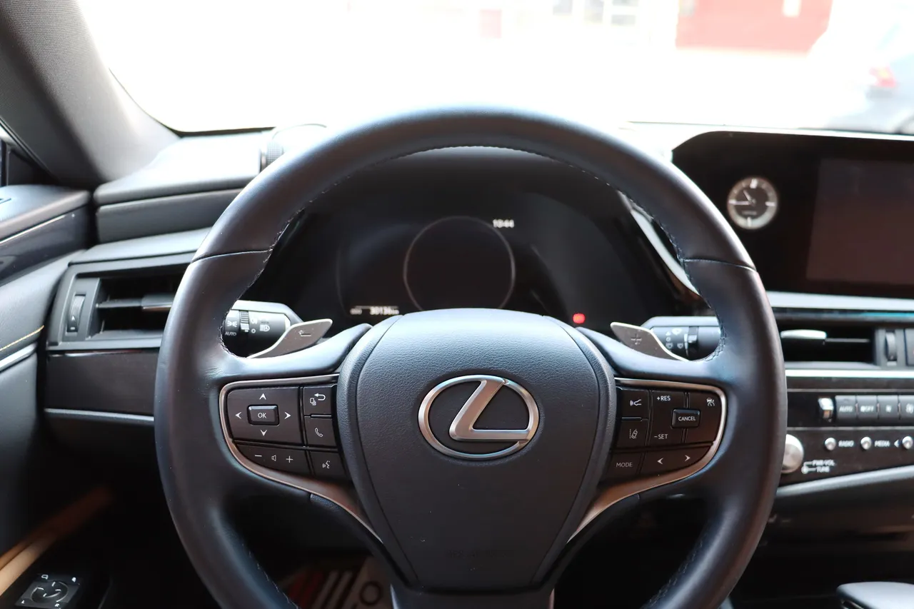 Lexus ES - фото 17