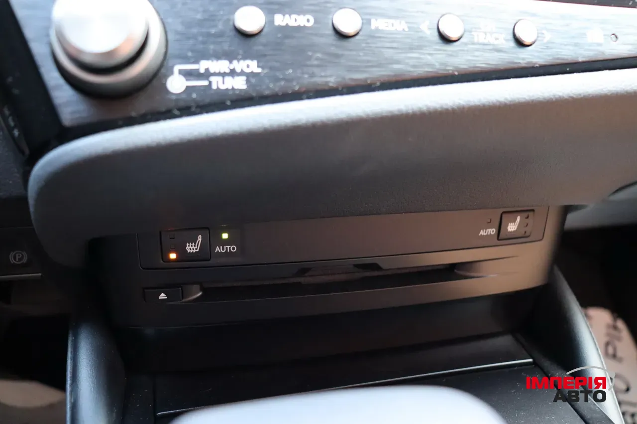 Lexus ES - фото 28