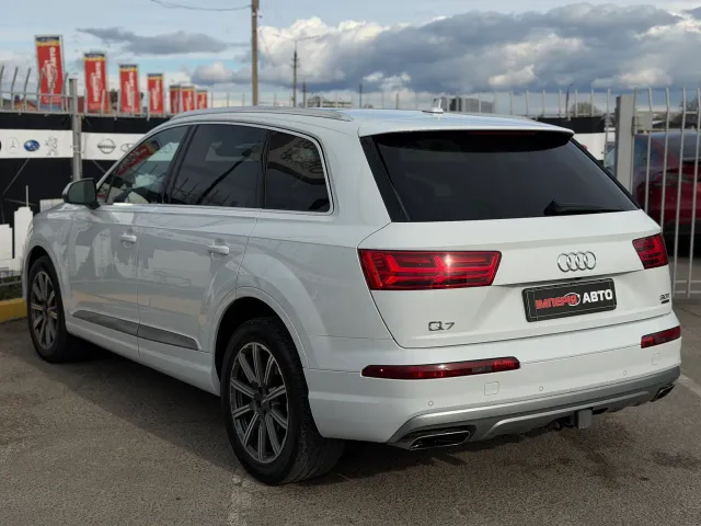 Audi Q7 - фото 3