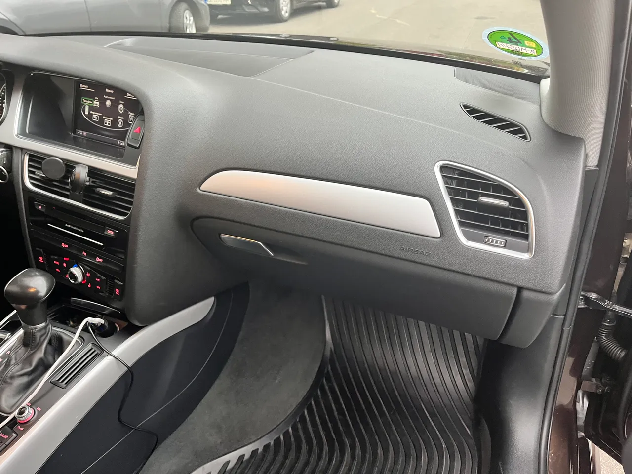 Audi A4 - фото 12