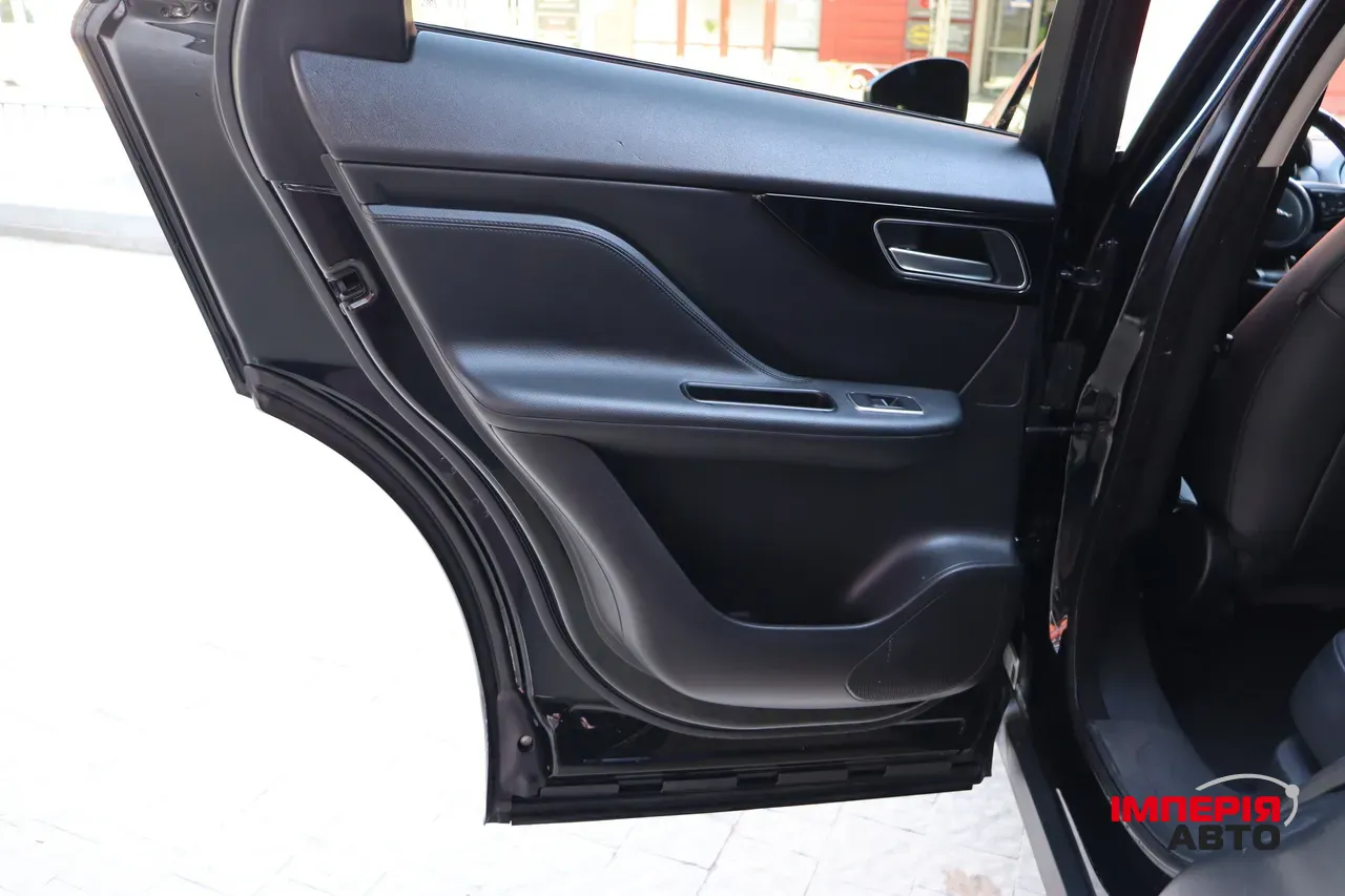 Jaguar F-Pace - фото 31