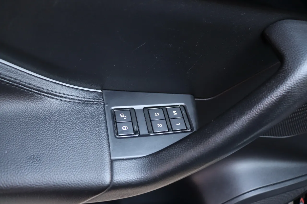 Jaguar F-Pace - фото 14