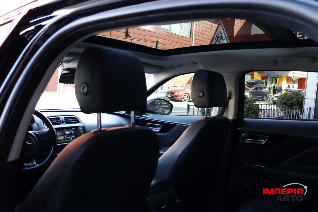 Jaguar F-Pace - фото 32
