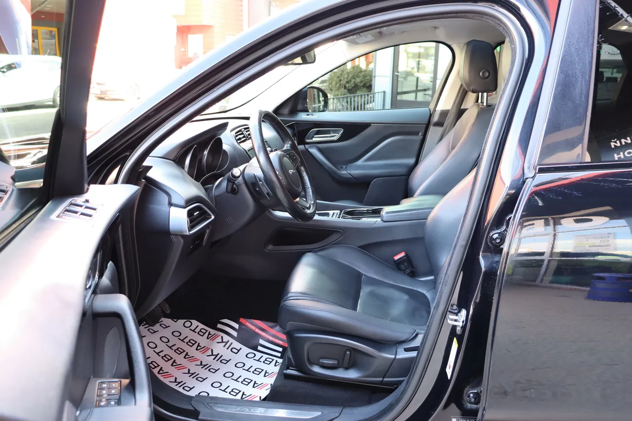 Jaguar F-Pace - фото 15