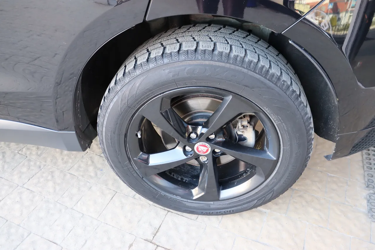 Jaguar F-Pace - фото 10