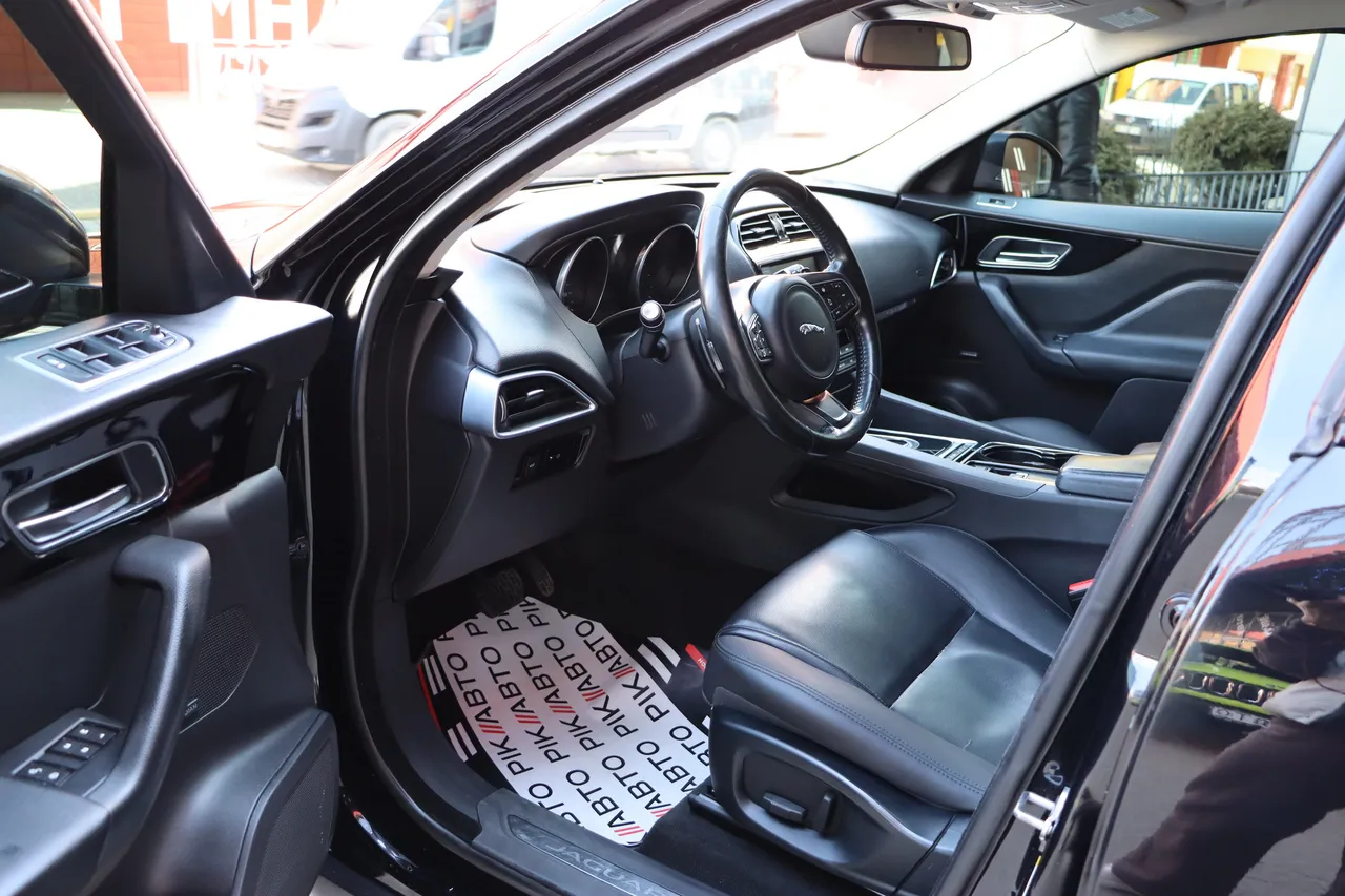 Jaguar F-Pace - фото 16