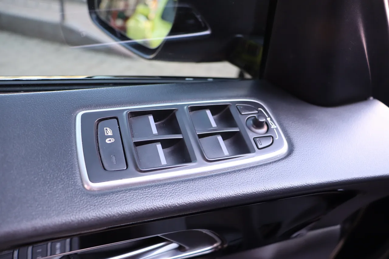 Jaguar F-Pace - фото 13