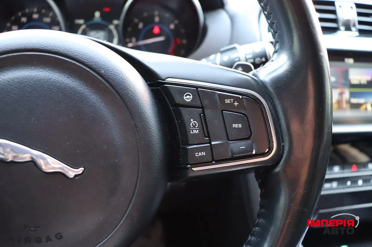 Jaguar F-Pace - фото 21
