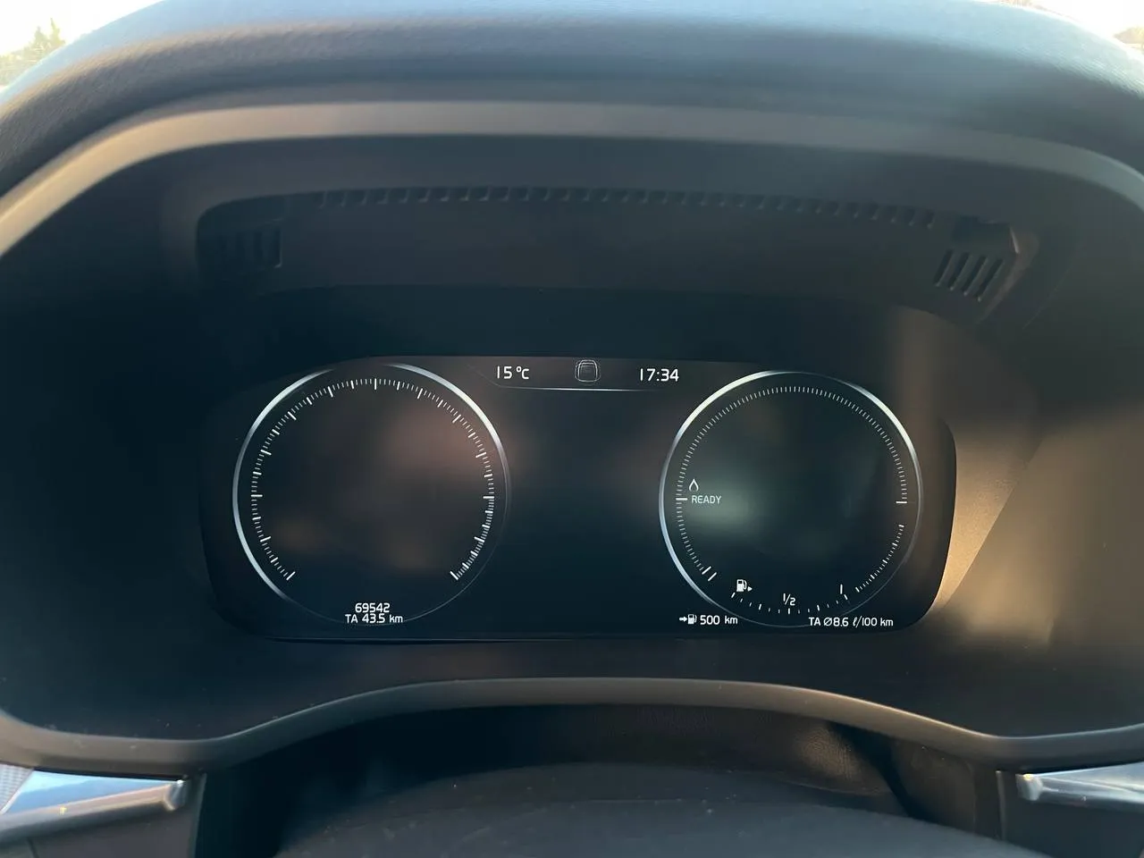 Volvo XC60 - фото 19