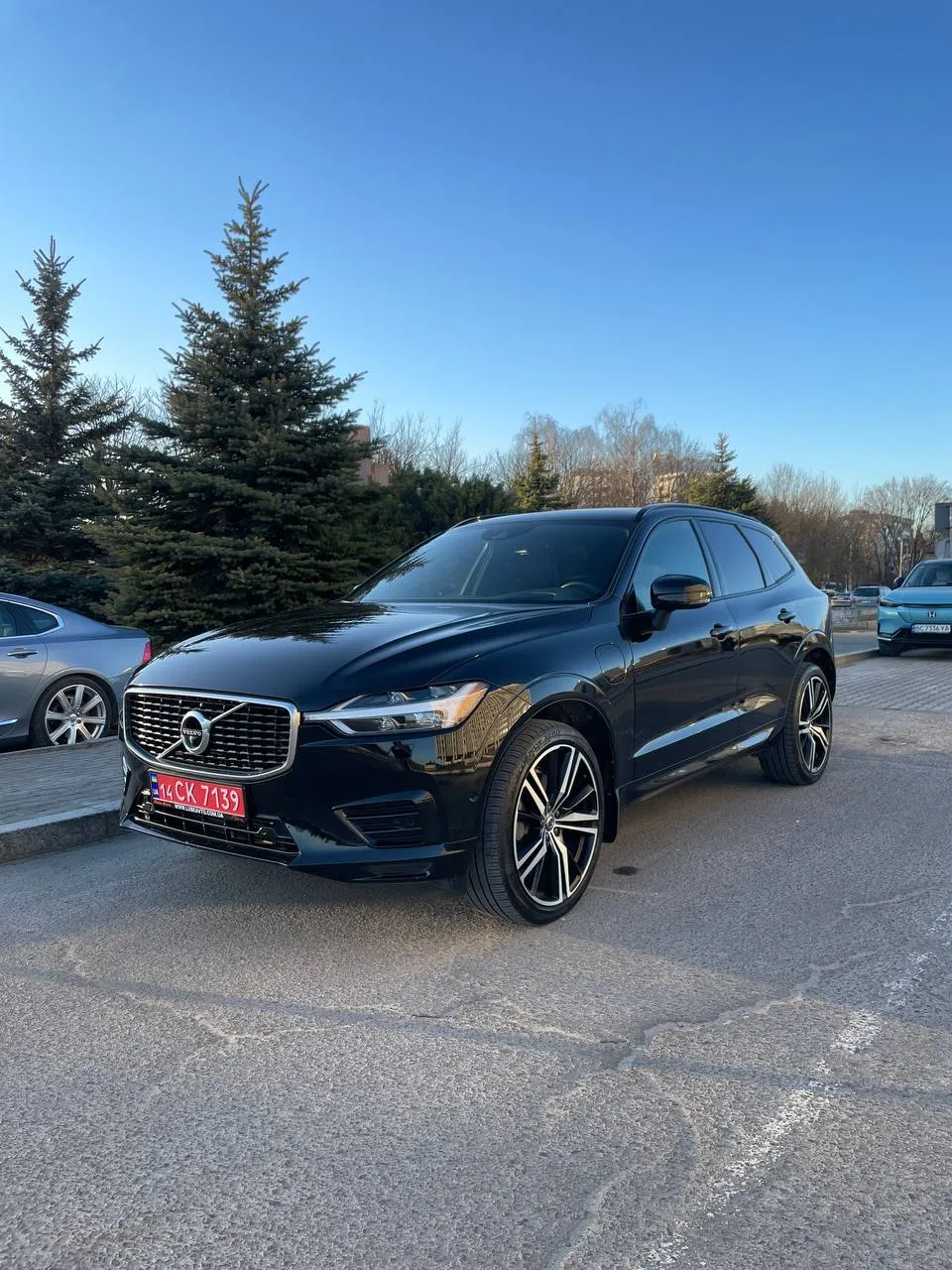 Volvo XC60 - фото 1