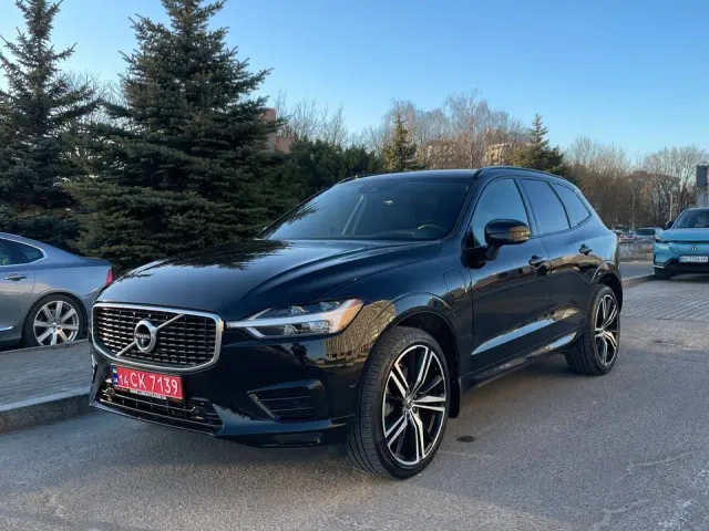 Volvo XC60 - фото 1