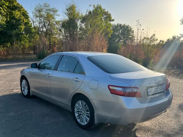 Toyota Camry - фото 4