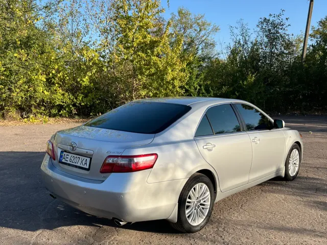 Toyota Camry - фото 2
