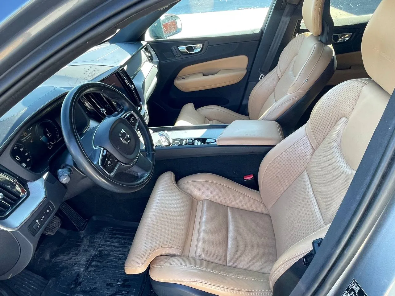 Volvo XC60 - фото 18