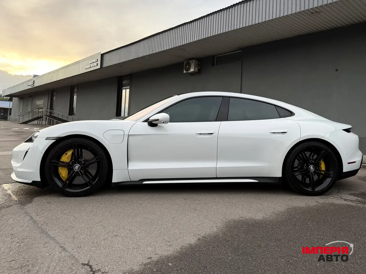 Porsche Taycan - фото 10