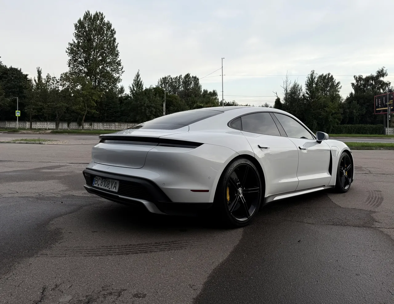 Porsche Taycan - фото 12