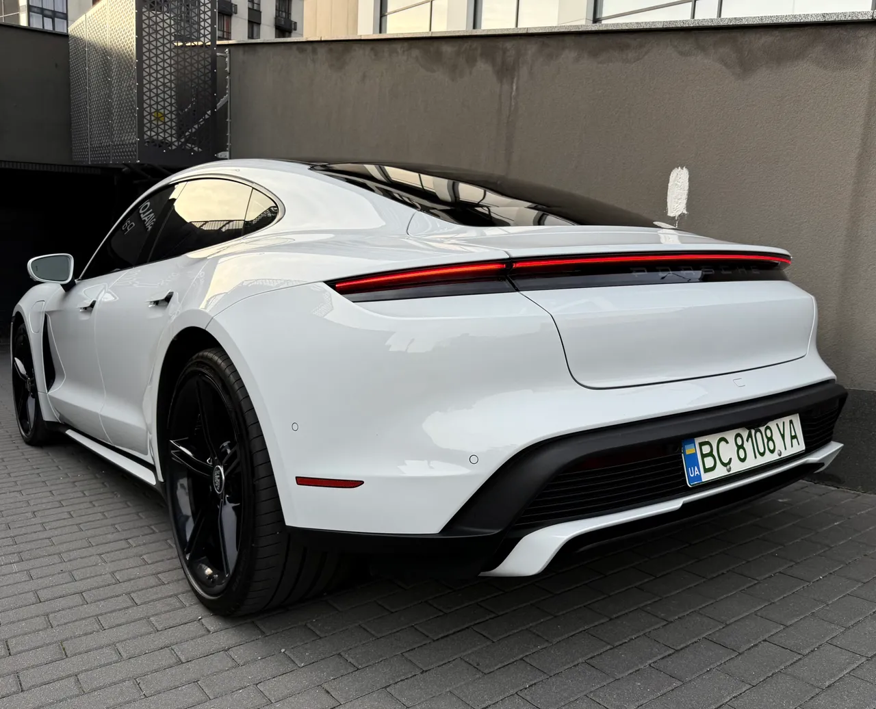 Porsche Taycan - фото 15