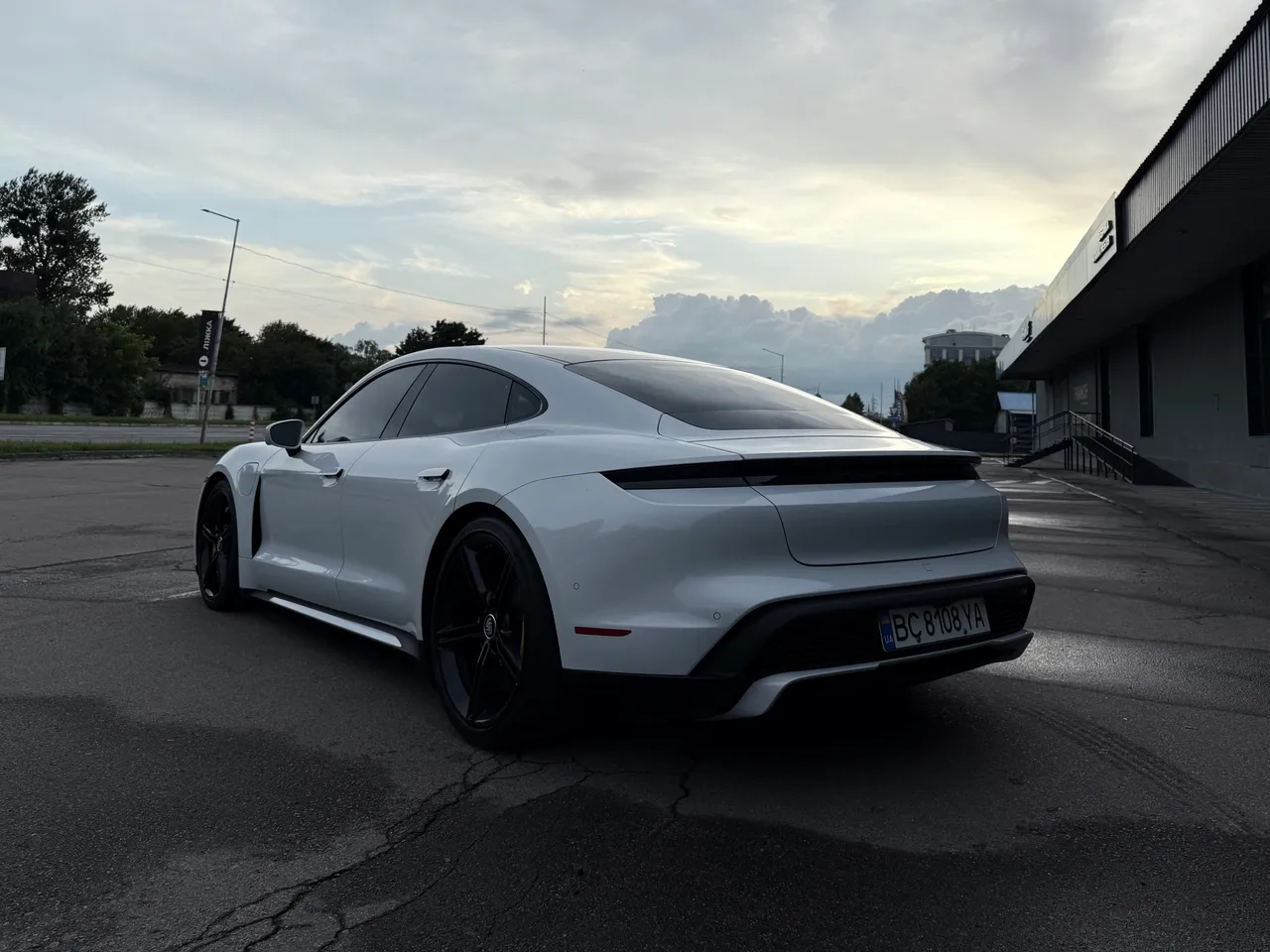 Porsche Taycan - фото 9