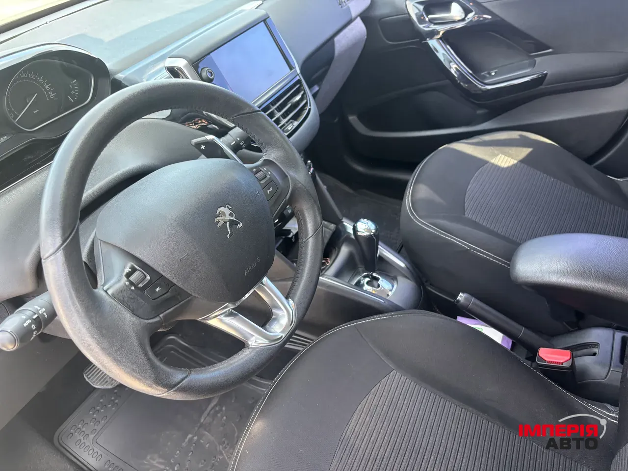 Peugeot 208 - фото 7