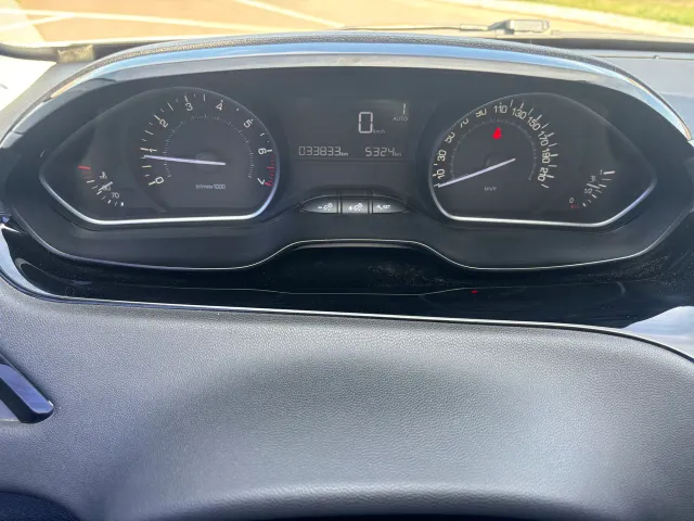 Peugeot 208 - фото 5