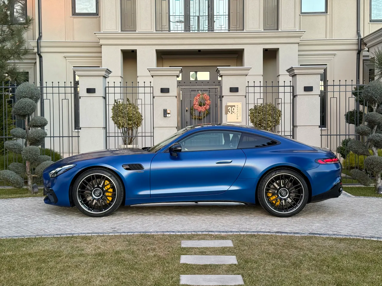 Mercedes-Benz AMG GT - фото 10