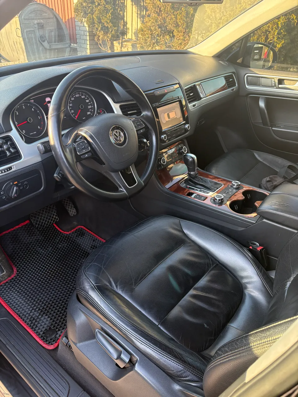 Volkswagen Touareg - фото 11