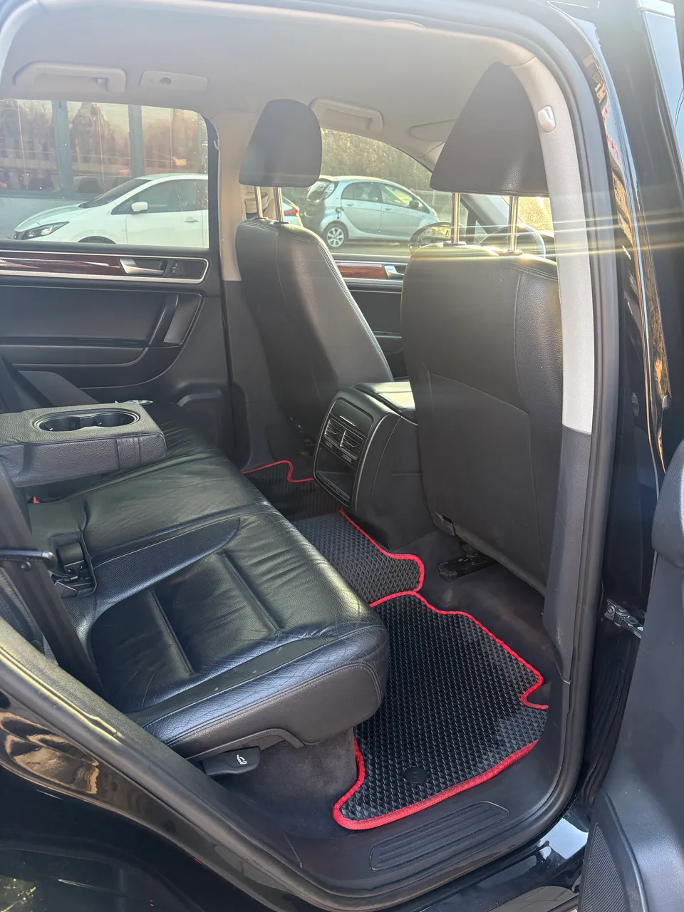 Volkswagen Touareg - фото 8