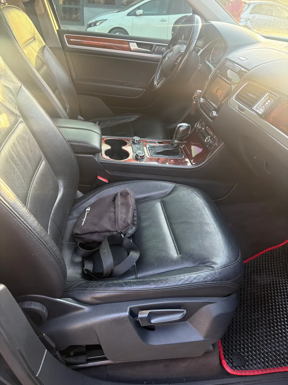 Volkswagen Touareg - фото 9