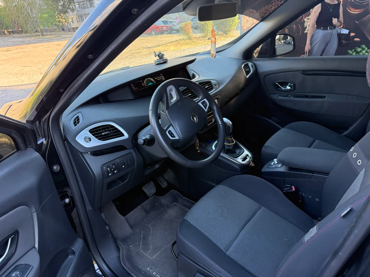 Renault Scenic - фото 6