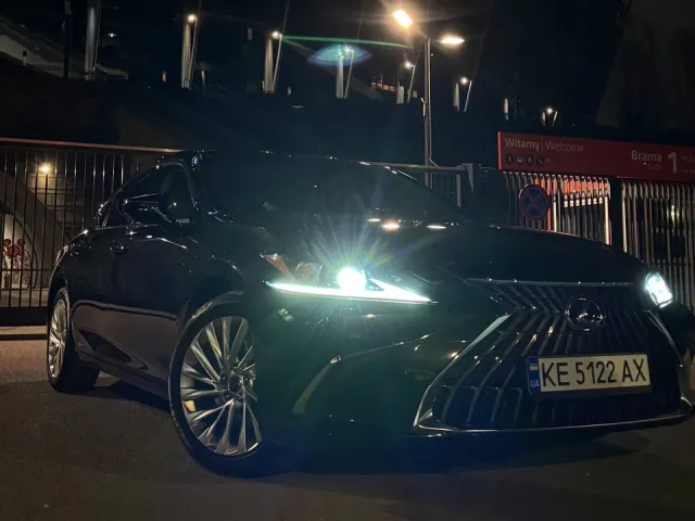 Lexus ES - фото 1