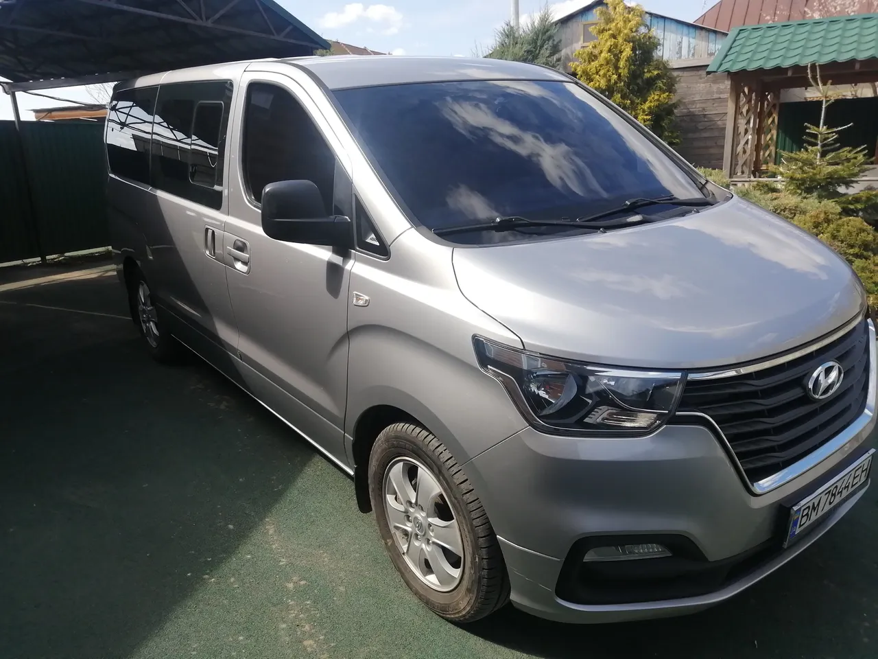 Hyundai Grand Starex - фото 1