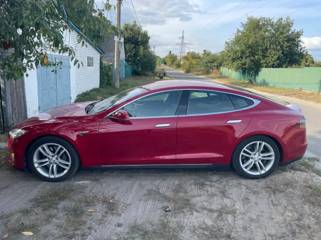Tesla Model S - фото 3