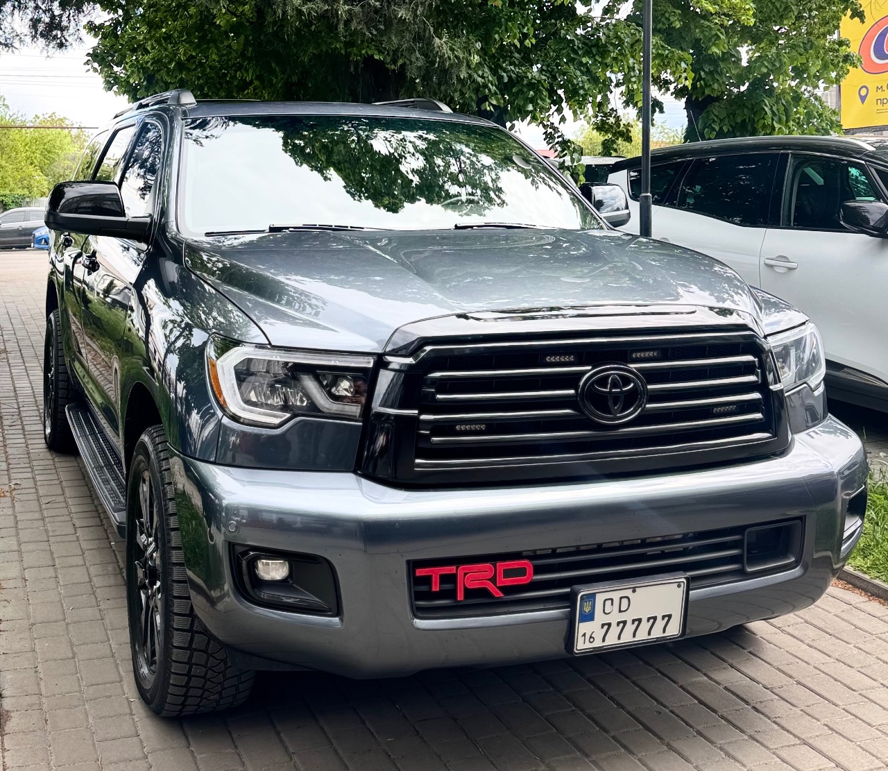 Toyota Sequoia - фото 3