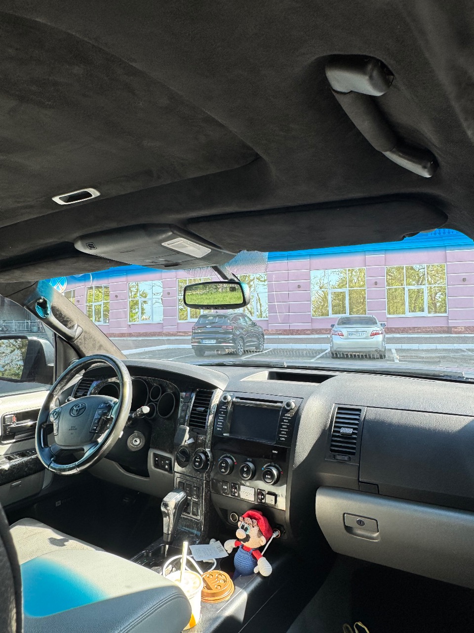 Toyota Sequoia - фото 10