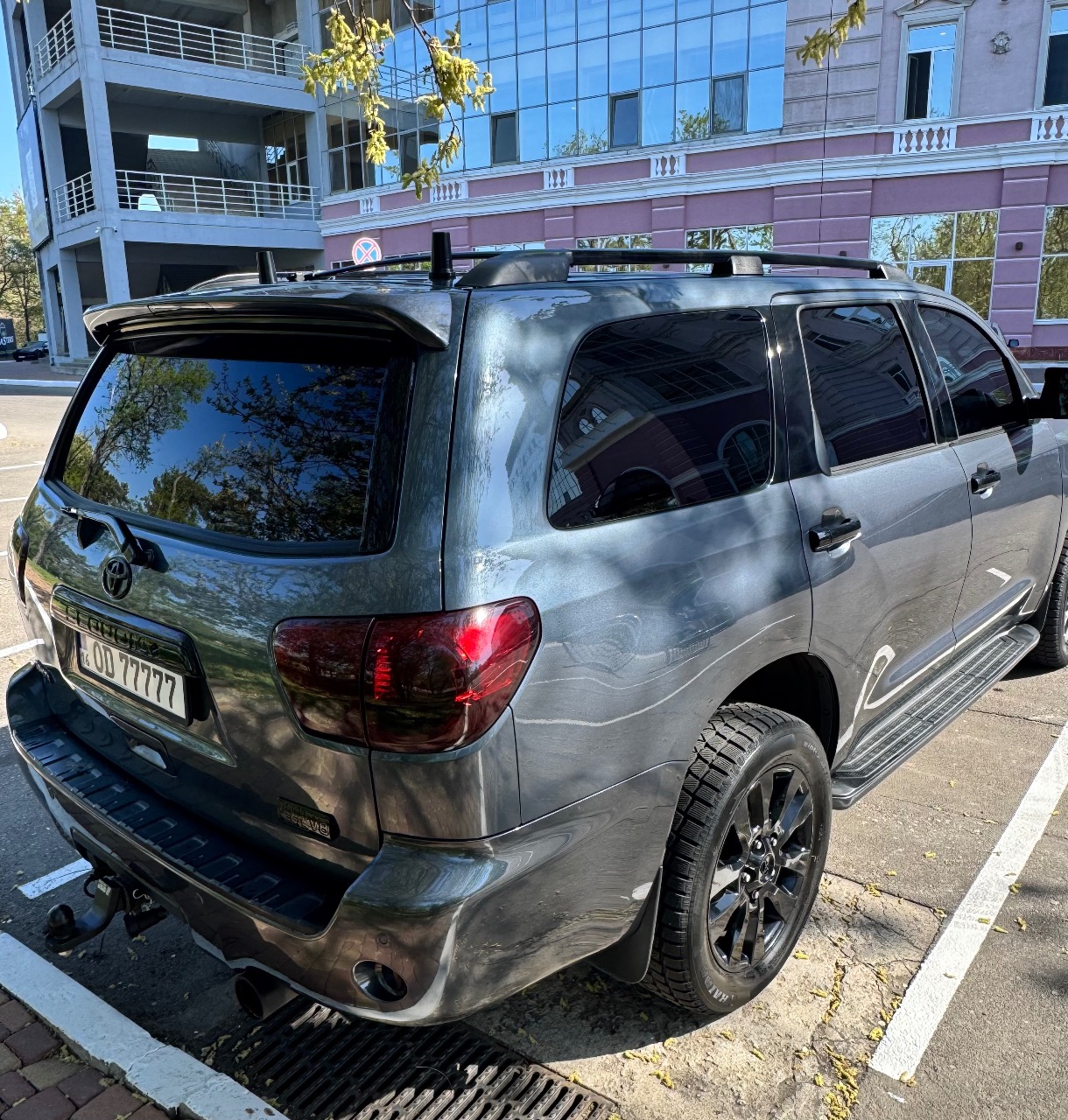 Toyota Sequoia - фото 12