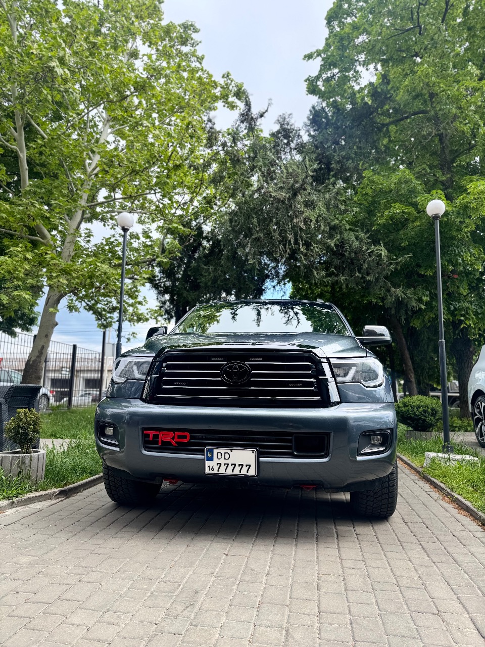 Toyota Sequoia - фото 5