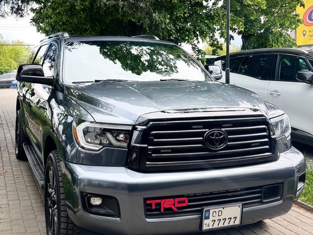 Toyota Sequoia - фото 3