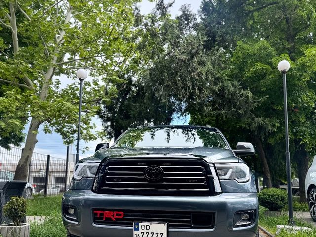 Toyota Sequoia - фото 5