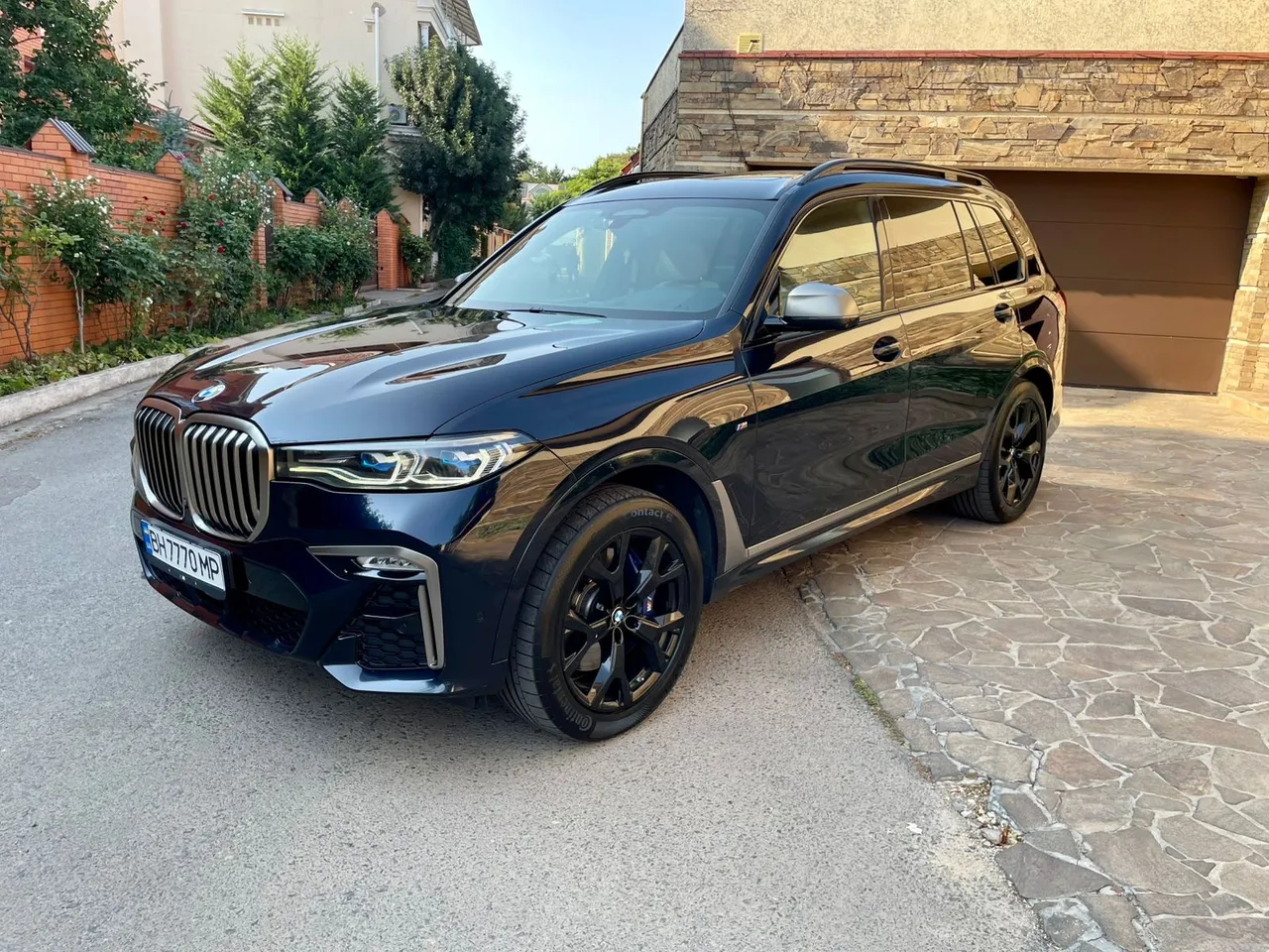 BMW X7 - фото 1
