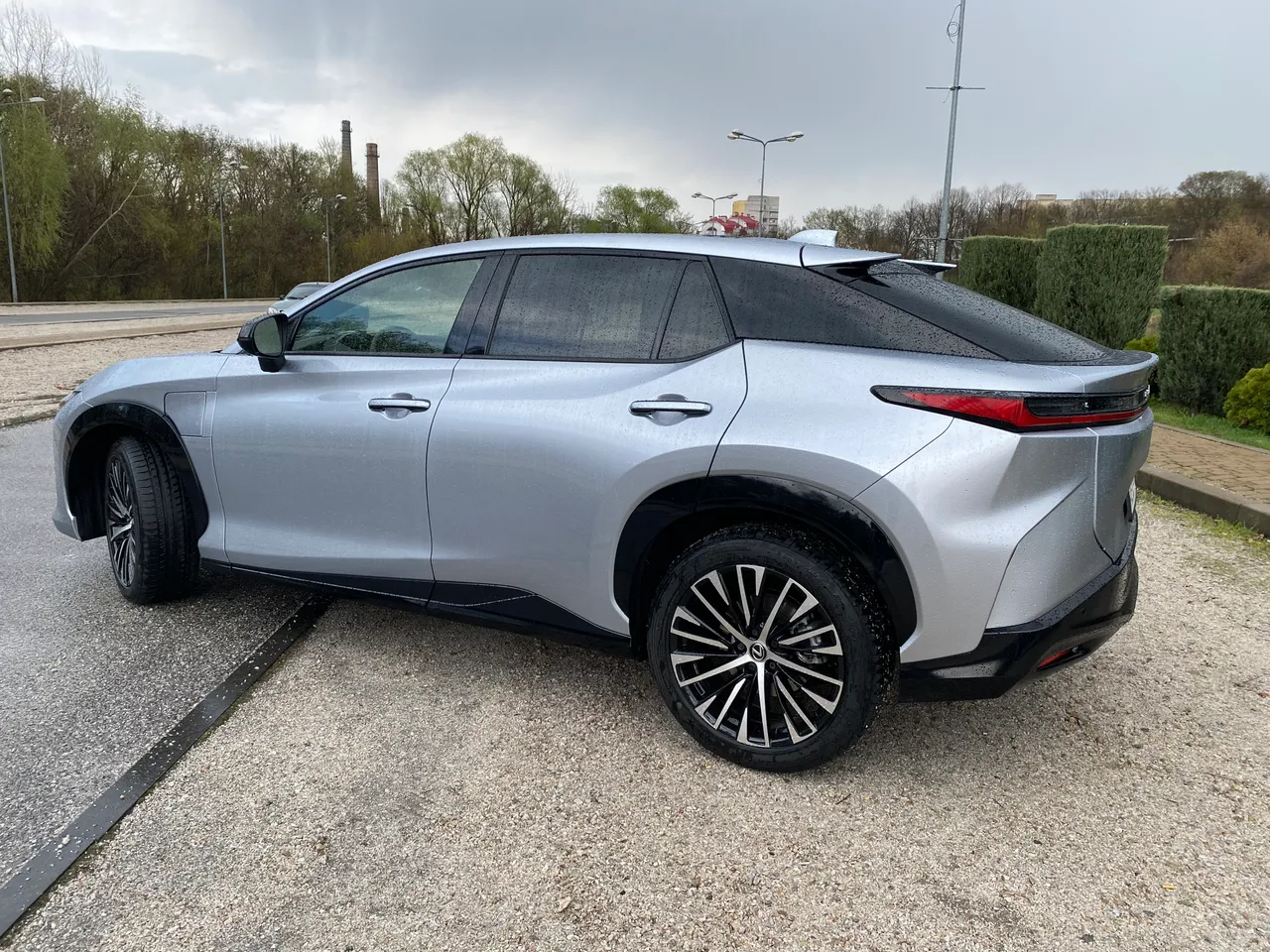 Lexus RZ - фото 2