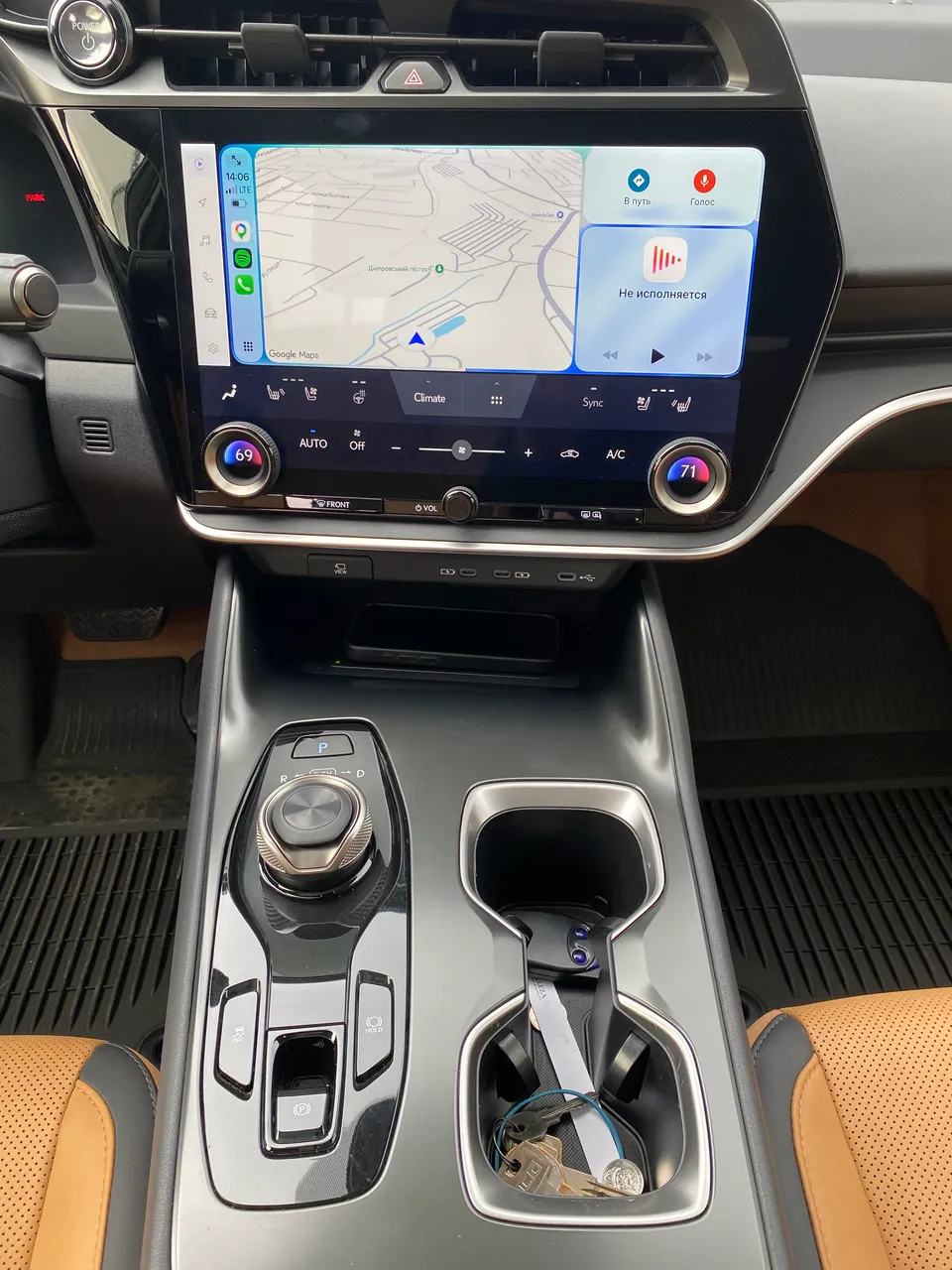 Lexus RZ - фото 12