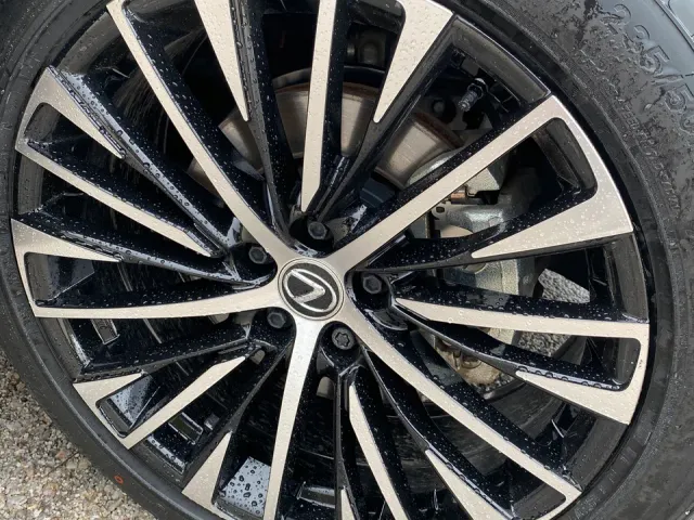 Lexus RZ - фото 4