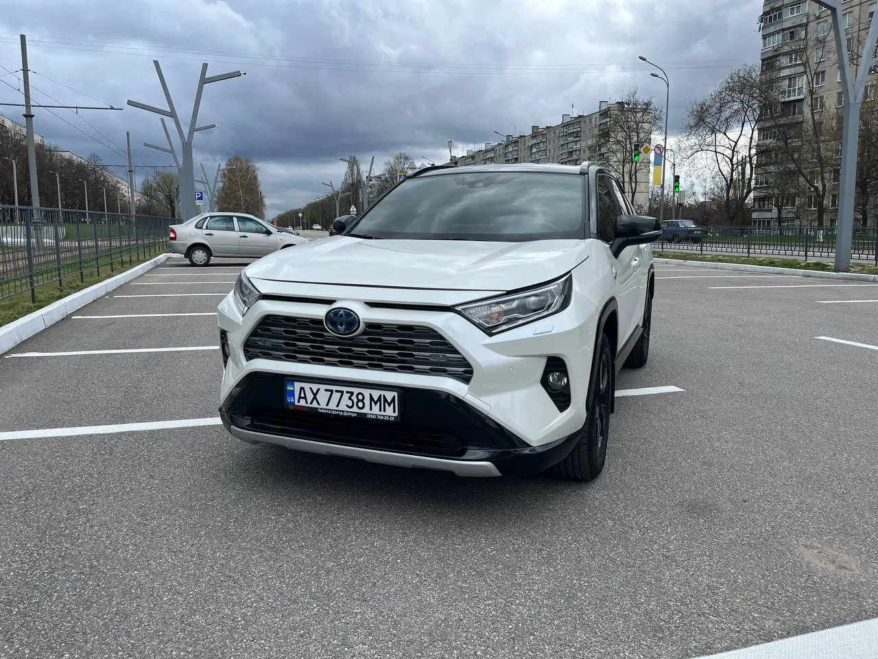 Toyota RAV4 - фото 1