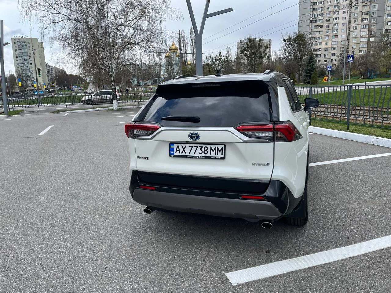 Toyota RAV4 - фото 4