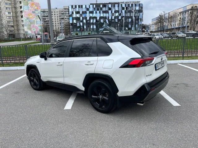 Toyota RAV4 - фото 5