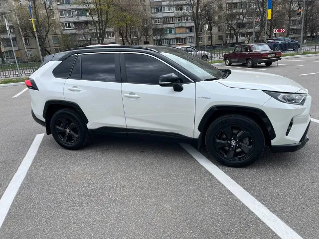 Toyota RAV4 - фото 3