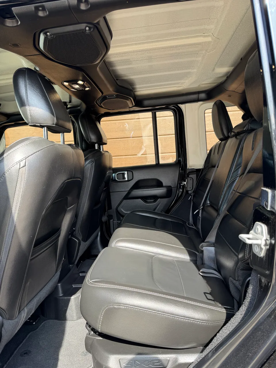 Jeep Wrangler - фото 8